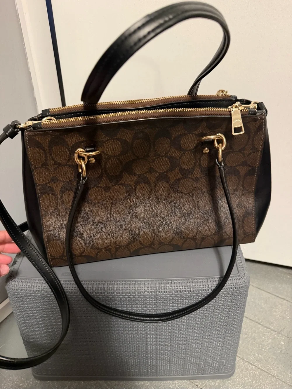 Coach signature dark